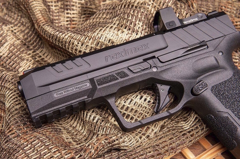 Pistola Reximex TRX 9, in Italia da Iron Armi