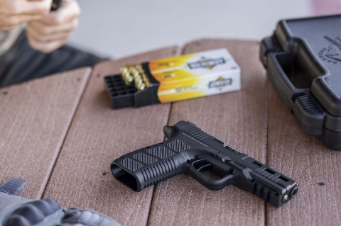 Rock Island Armory STK100: la pistola a percussore lanciato... diversa