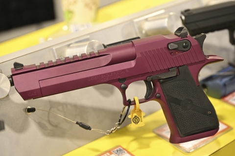 Magnum Research Black Cherry Desert Eagle allo SHOT Show 2023