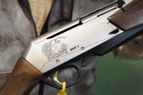 Dettaglio della cassa del fucile Browning BAR Mk3 50th Anniversary
