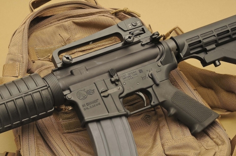 Colt interrompe la produzione di armi lunghe per il mercato civile