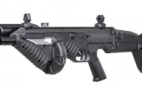 Lo FN 303 Tactical è la versione più recente del lanciatore antisommossa FN 303 calibro .68, aggiornato nel design, ridotto nelle dimensioni e munito di calcio e impugnatura modulari