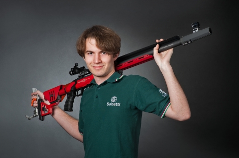 Riccardo Ranzani con la sua carabina Sabatti STR Sport