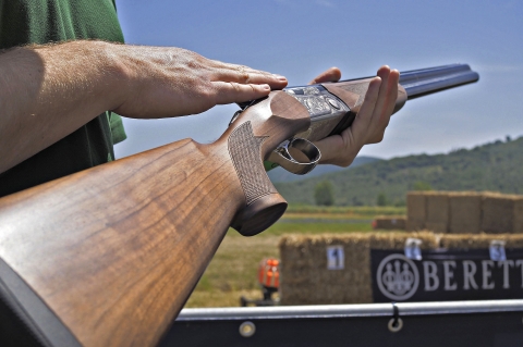Vista completa del nuovo fucile sovrapposto Beretta 690 Field I, fatto apposta per il tiro all'aperto