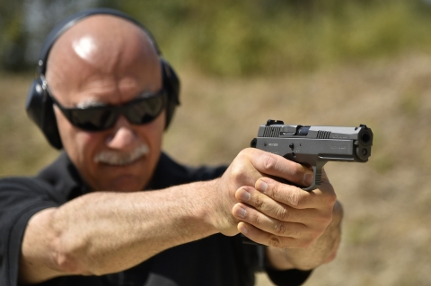Tecnica: "mungere" l'impugnatura della pistola