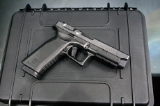 L&#039;azienda Czech Small Arms ha esposto la pistola semi-automatica PI. Vz.15 all&#039;edizione 2017 dell&#039;IWA di Norimberga