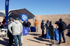 Lo stand Colt al poligono di tiro, Industry Day